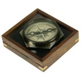 Компас в деревянном футляре 8х8 см 33199